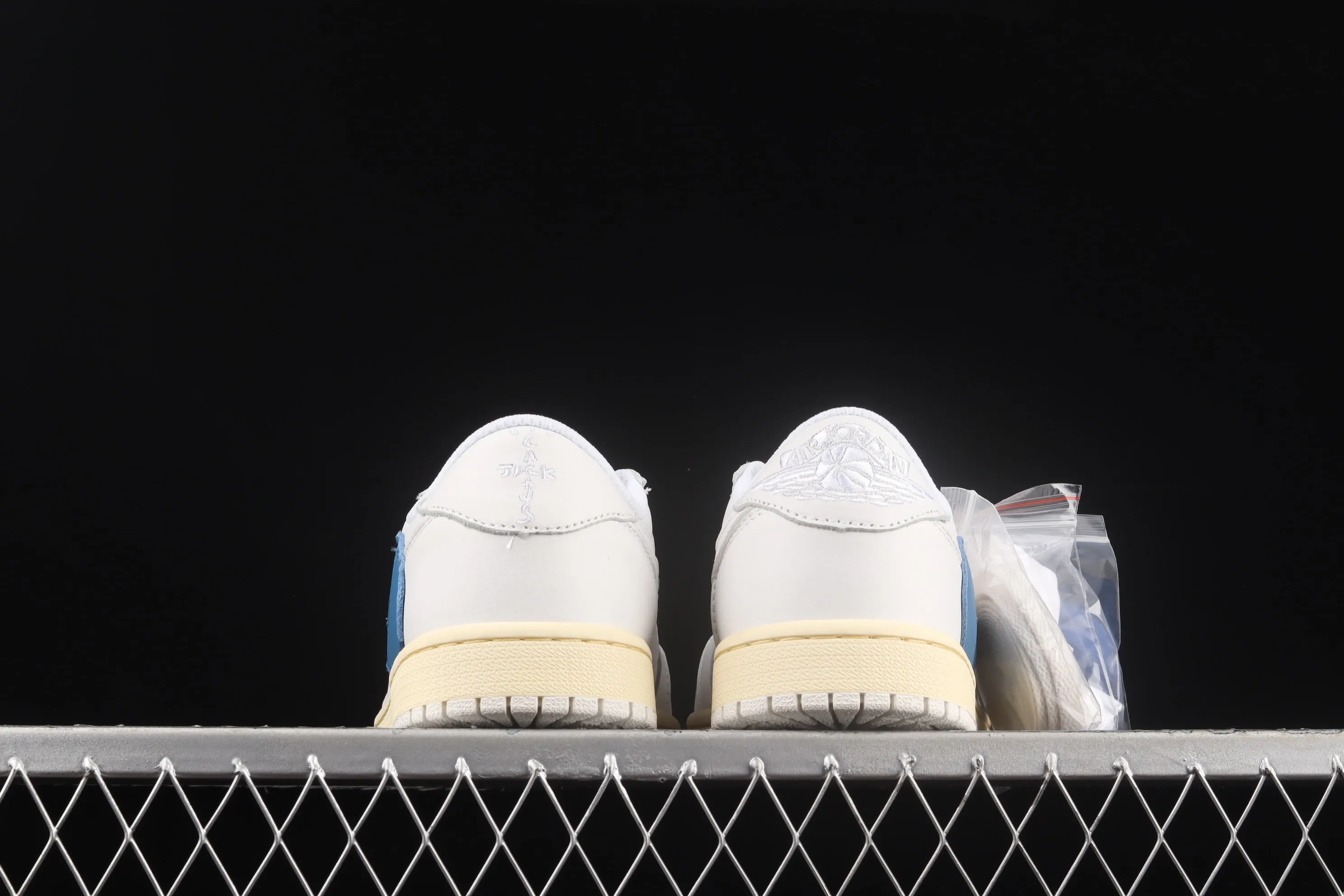 All categories Air Jordan Jordan series basketball shoes Air Jordan 1 Low Travis Scott x Air Jordan 1 Low AJ1 Joe 1 raw rubber white and blue inverted hook low-top cultural sneakers CQ3277-100
